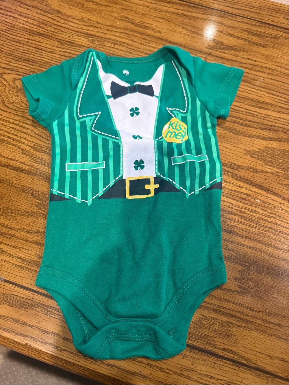 6 for $10 Green 'Kiss Me' Shamrock One-Piece Bodysuit for Kids